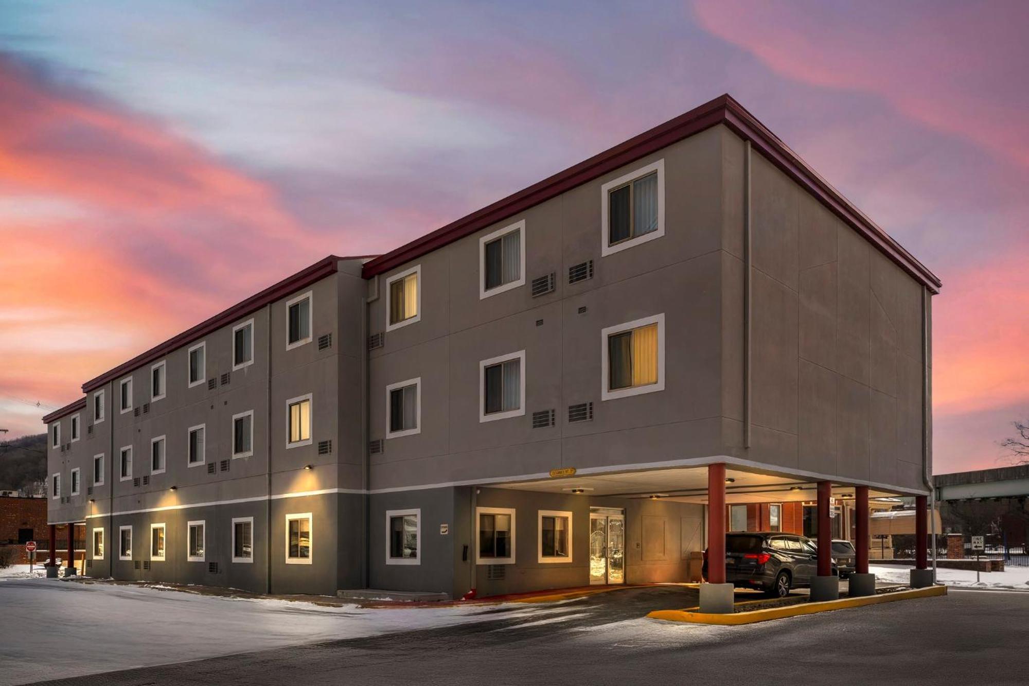 Red Roof Inn Johnstown Eksteriør bilde